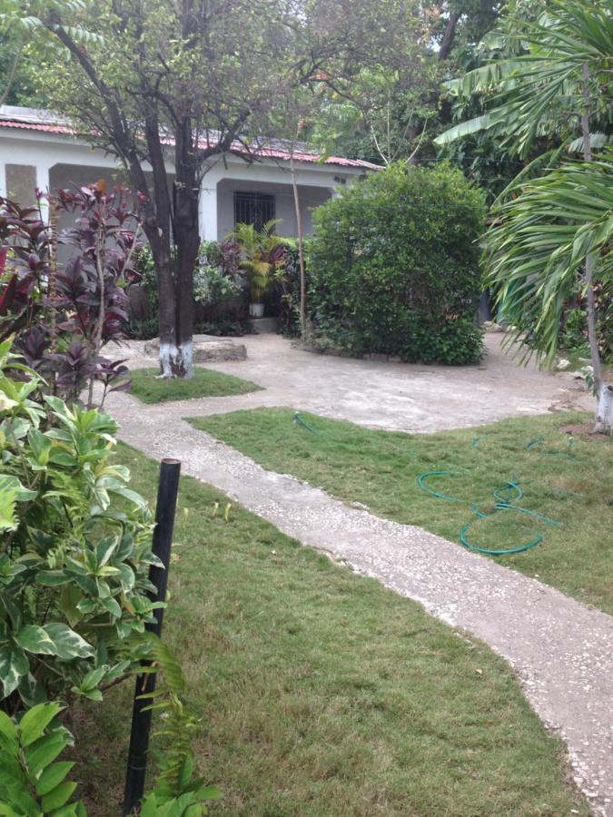 Appartement 15 Min From The Airport In Kingston Jamaica Extérieur photo